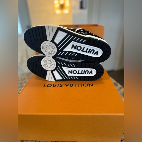 LOUIS VUITTON TRAINERS DESIGNED BY (Virgil Abloh) - Picture 6 of 7